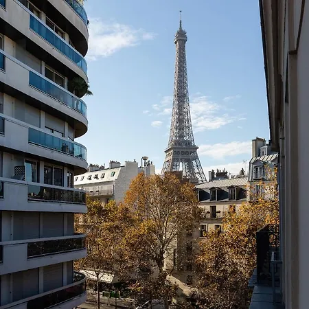 Central Paris - Eiffel Tower View Apartment - 30 Nuits Min * Paris