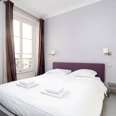 Apartment Central Paris - Eiffel Tower View Apartment - 30 Nuits Min