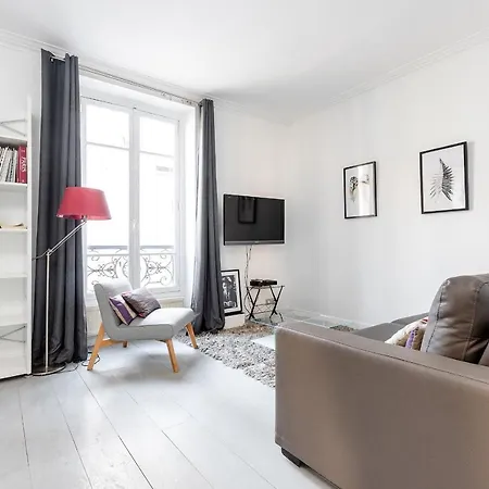 Apartment Central Paris - Eiffel Tower View Apartment - 30 Nuits Min