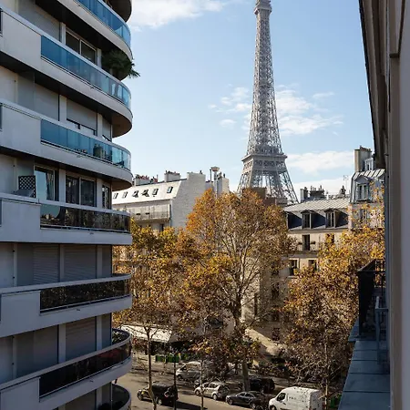 Central Paris - Eiffel Tower View Apartment - 30 Nuits Min Appartamento