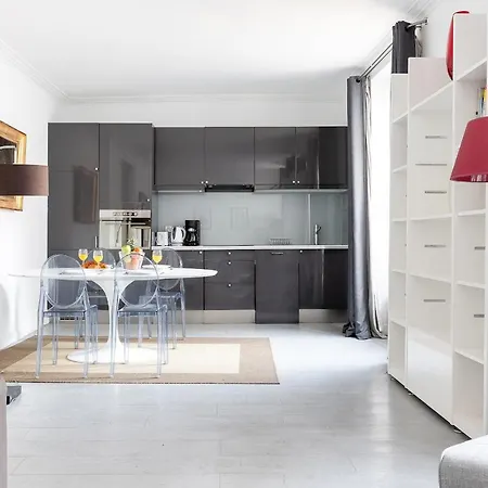 Central Paris - Eiffel Tower View Apartment - 30 Nuits Min *